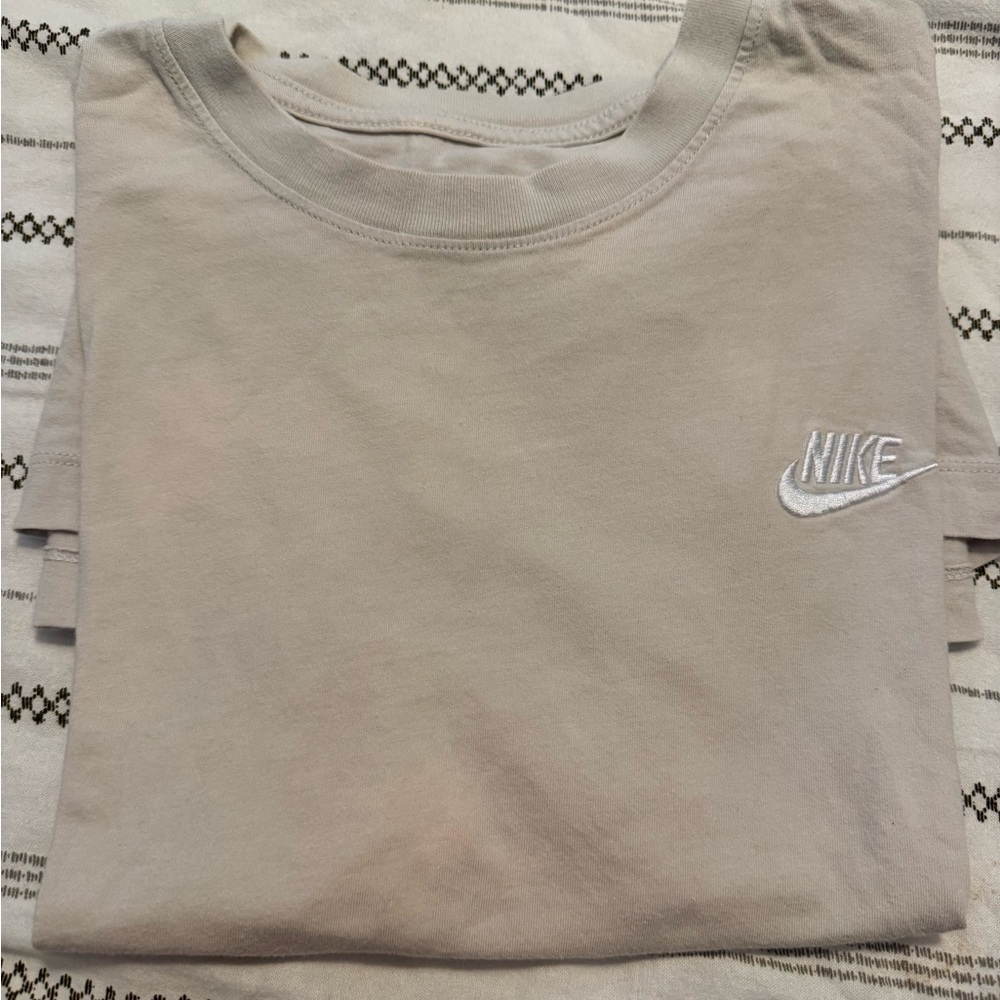 Nike Men’s Light Beige Tee